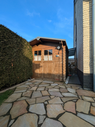 1741 Zugang seitlich und Gartenhaus